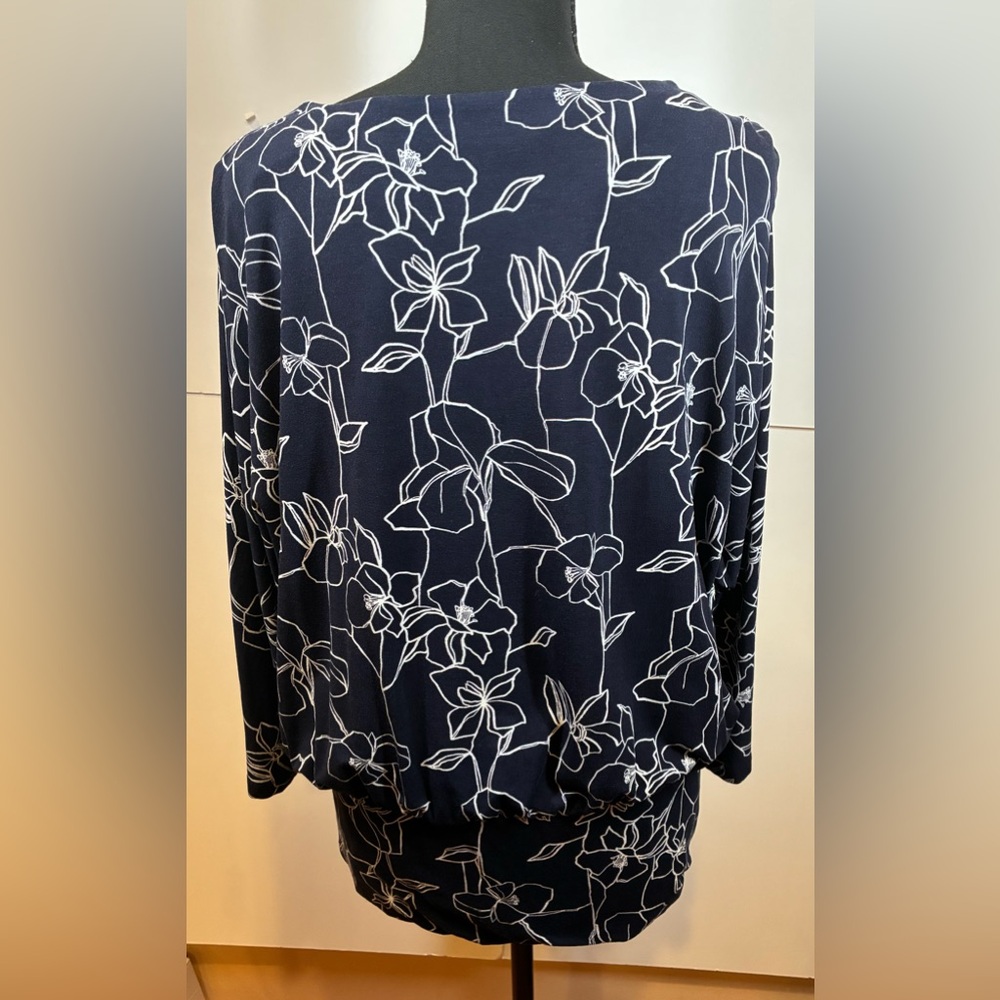 Chico's Navy and White Floral Blouse Size 2/ L - Picture 9 of 9